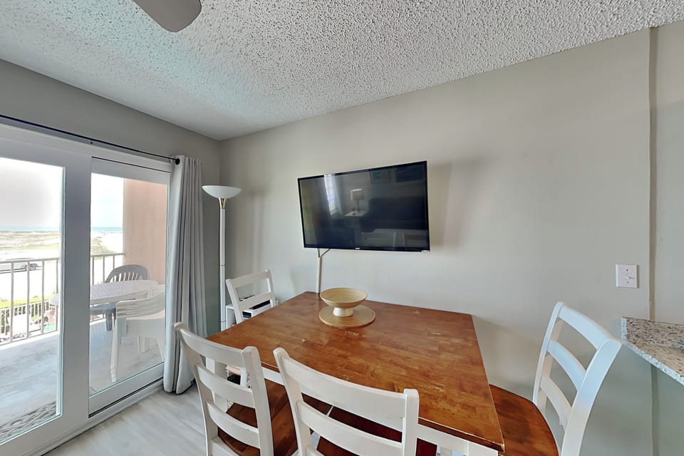 Dining Area - Smart TV