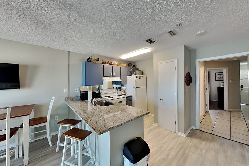 Kitchen - Breakfast Bar - Seating