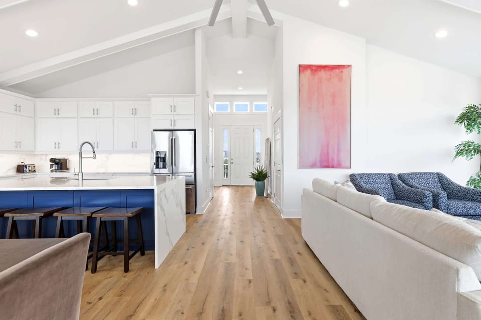 Spacious open floor plan ideal for large groups.