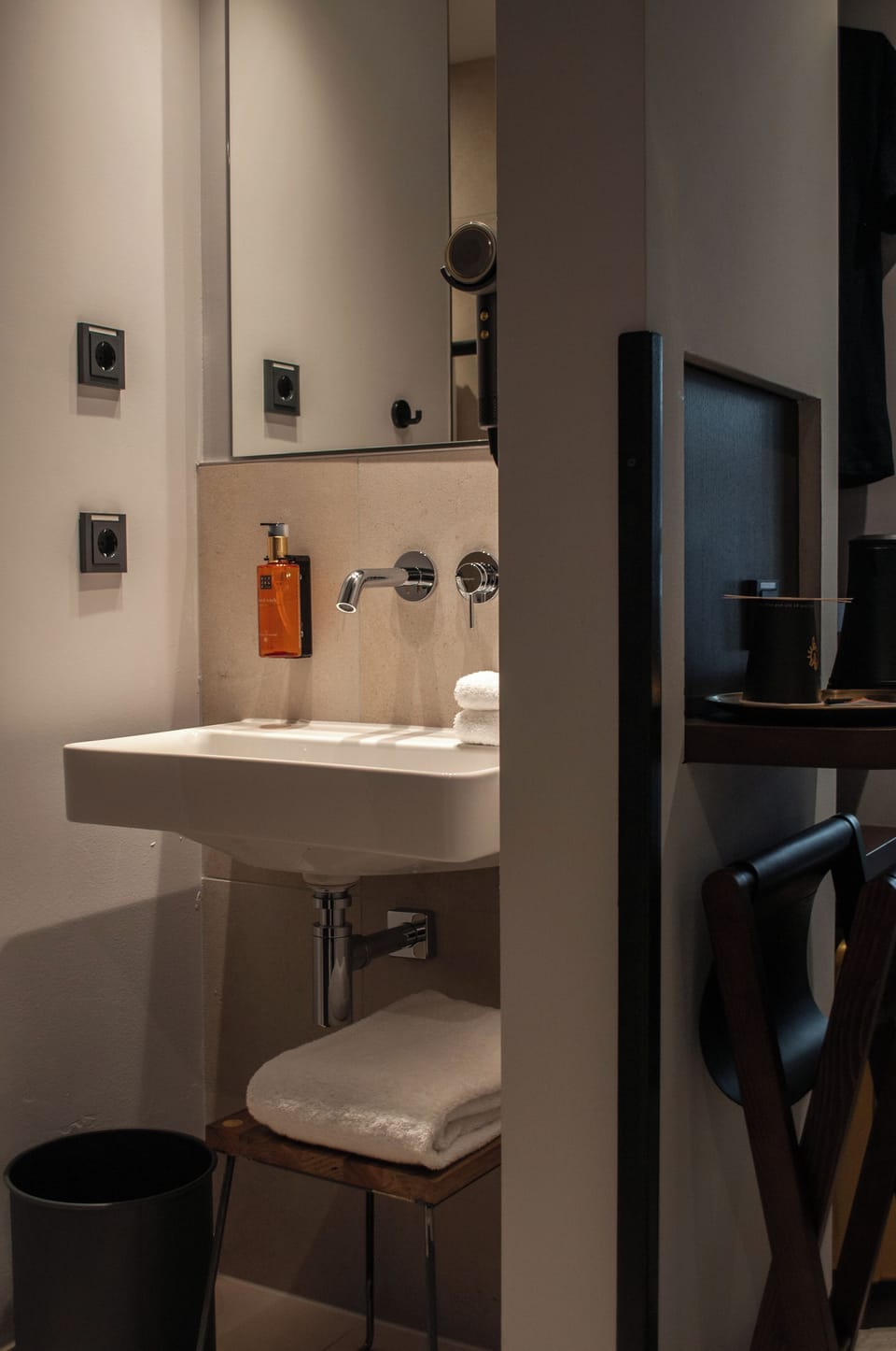 Shower, towels, soap, shampoo