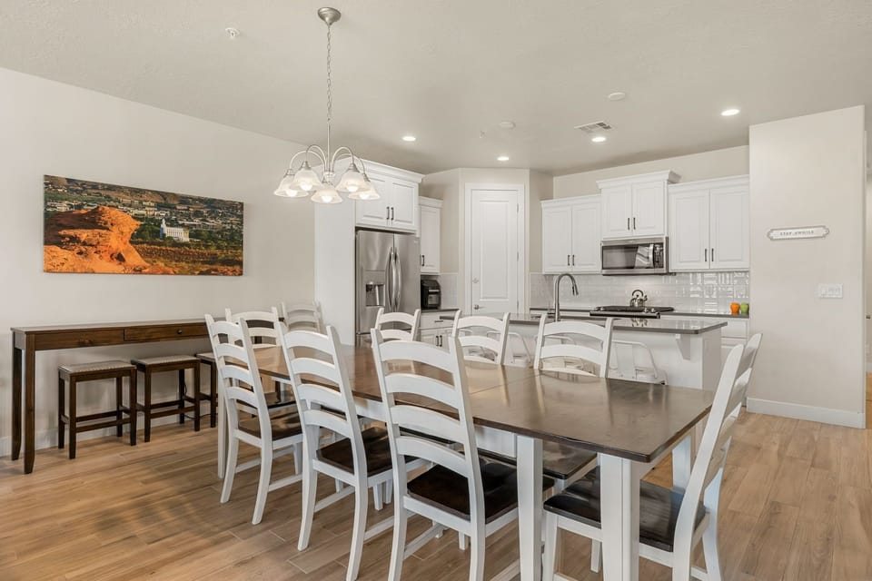 Townhome, 4 Bedrooms | Dining