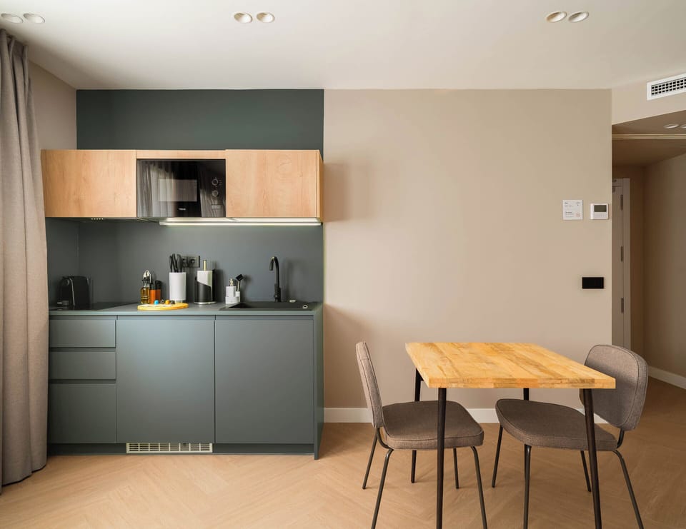 Comfort Studio | Private kitchen | Espresso maker, fridge, microwave, stovetop