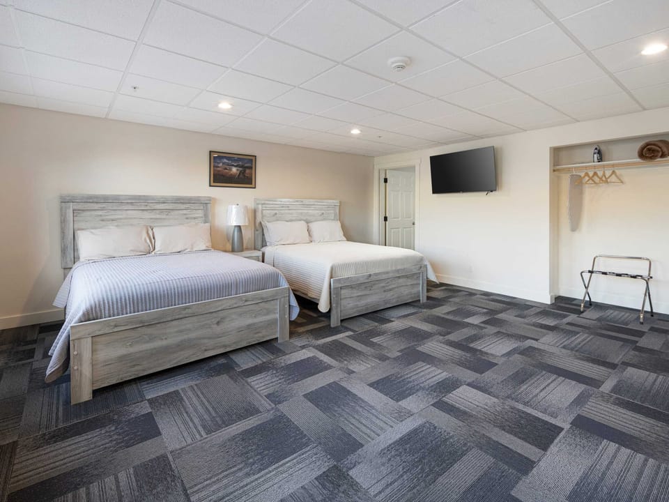 Two queen beds