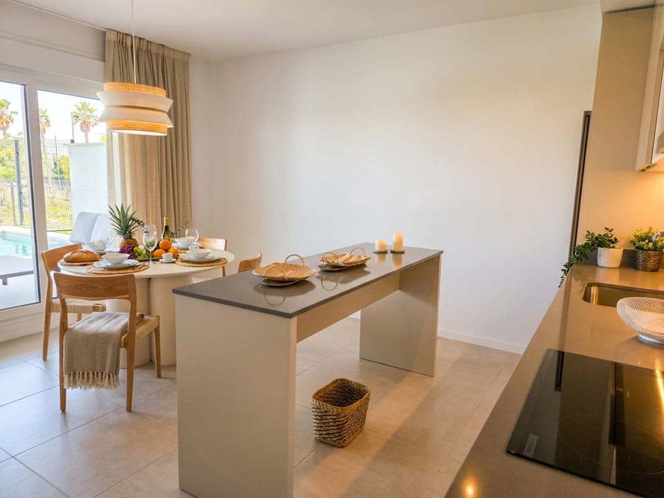 Open kitchen and dinning room