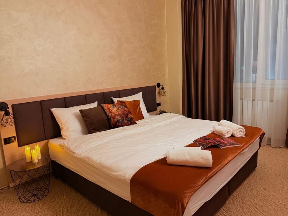 Deluxe Double or Twin Room, Park View | Blackout drapes, soundproofing, iron/ironing board (on request)
