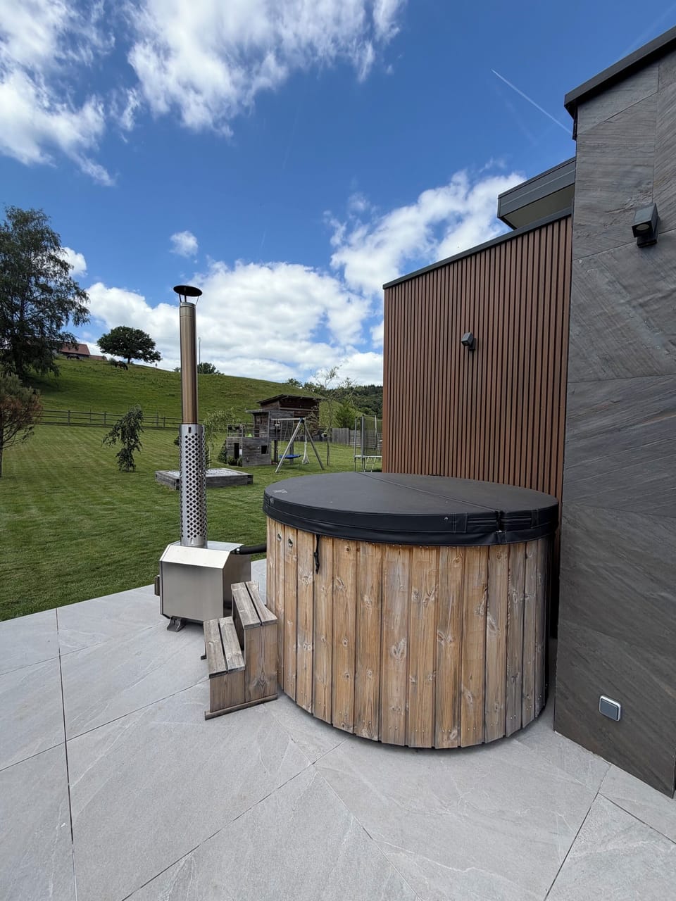 Outdoor spa tub