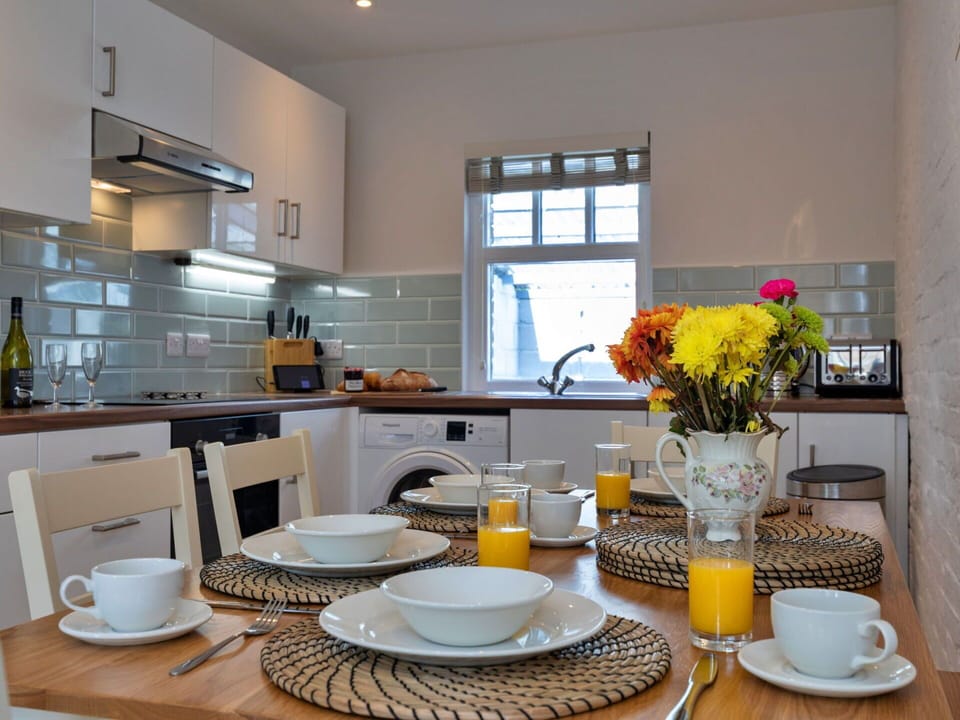 Furniture, Interior Design, Kitchen Appliance, Tableware, Kitchen, Countertop, Major Appliance, Flooring, Lighting, Ceiling