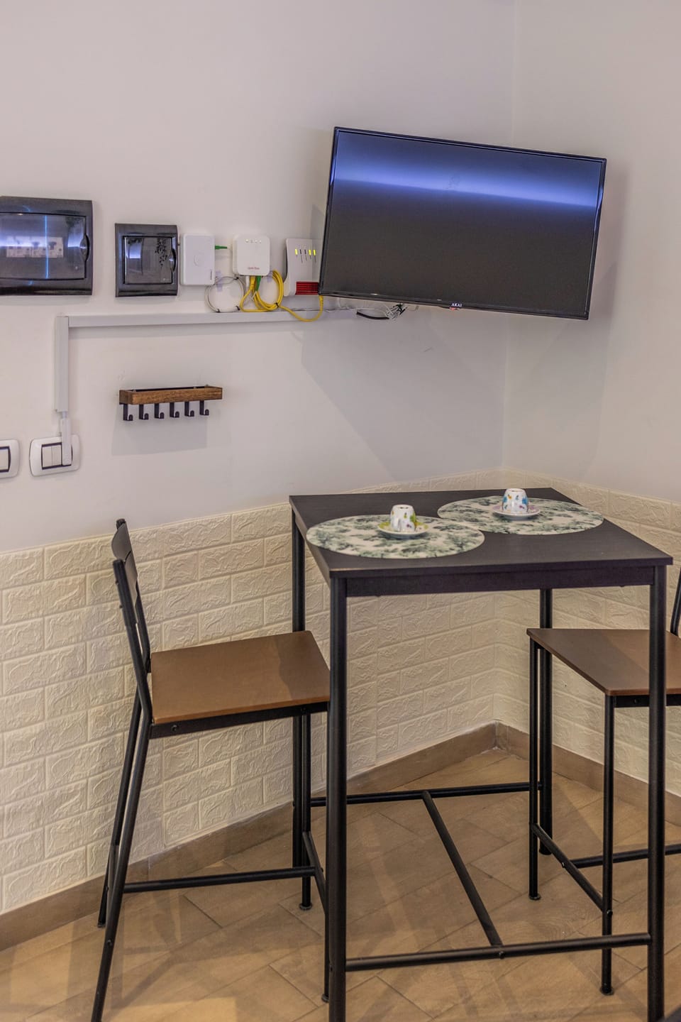Classic Studio | Dining