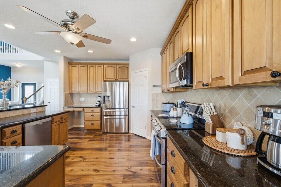 A kitchen perfect for preparing meals for the family!