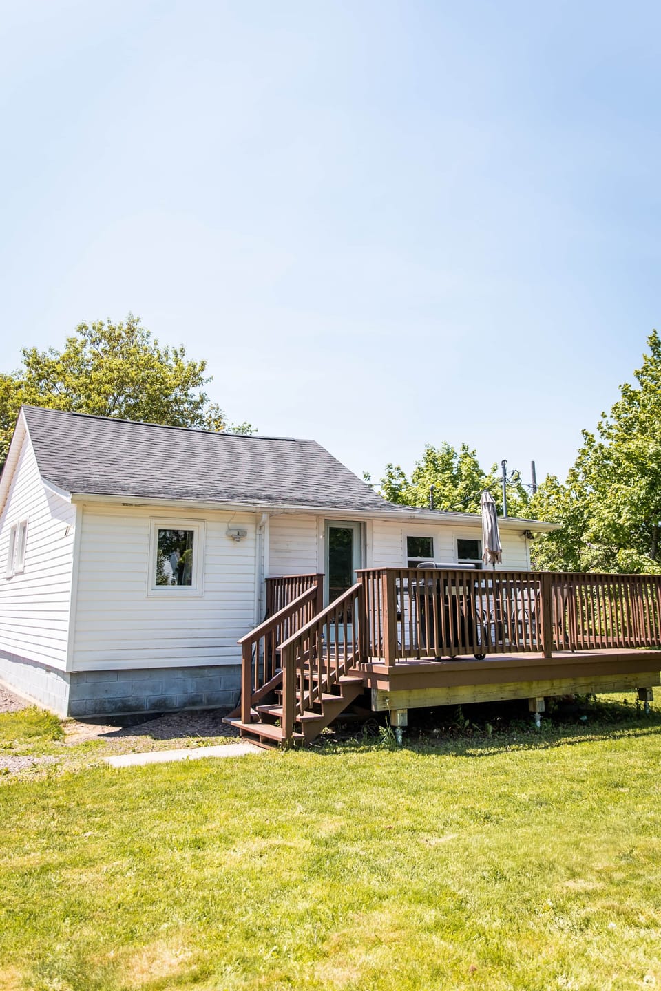 Backyard of Sail & Shore Cottage