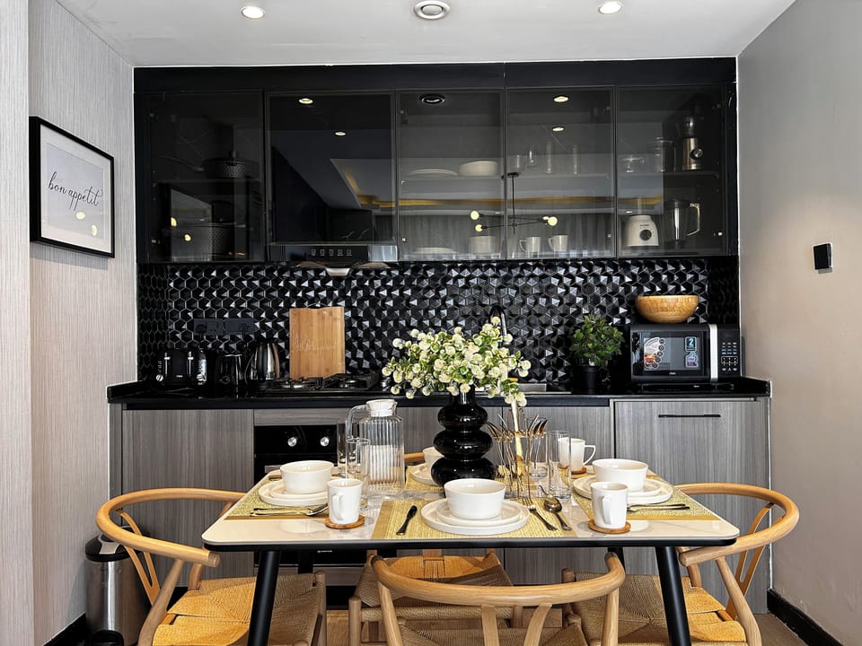 Business Apartment, City View | Private kitchen | Mini-fridge, microwave, oven, cookware/dishes/utensils