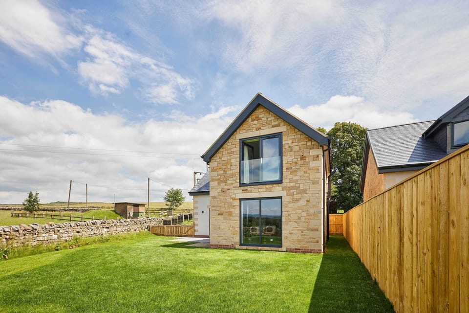 Thistle Cottage, Rochester - Host & Stay