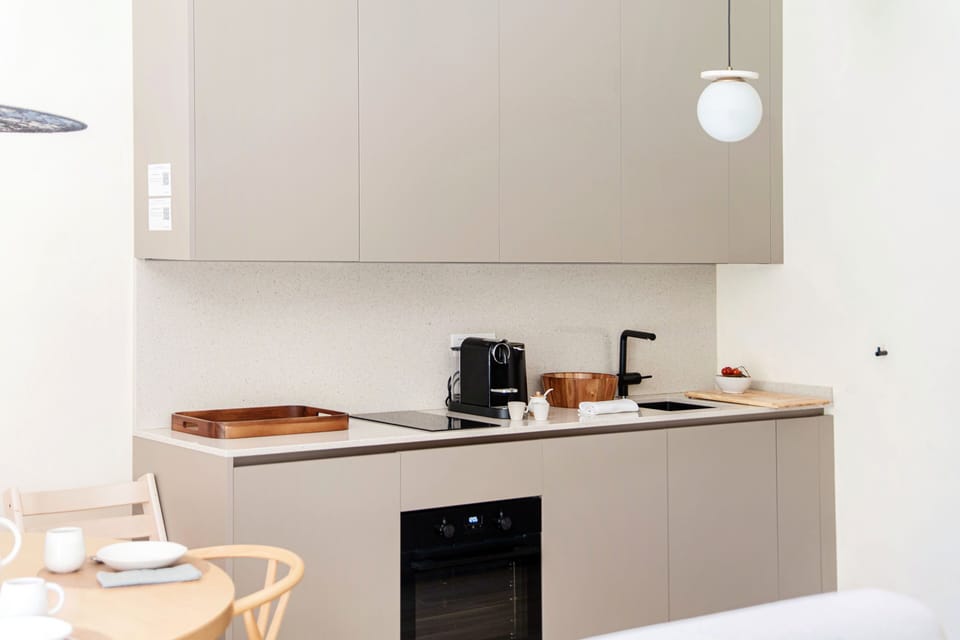 Apartment, Lake View | Private kitchen | Full-size fridge, oven, stovetop, dishwasher