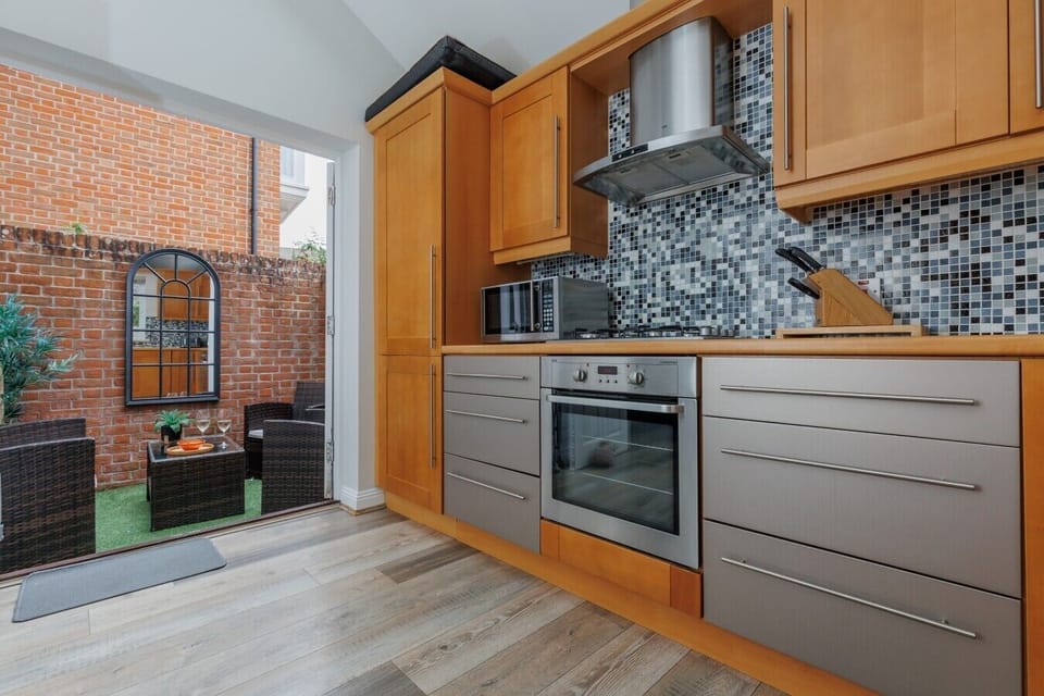 Easy access to the courtyard makes it easy to relax whilst waiting for supper to cook!