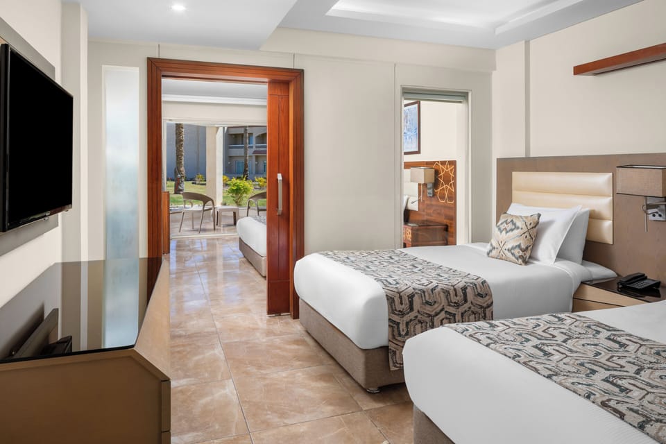 Minibar, in-room safe, desk, bed sheets