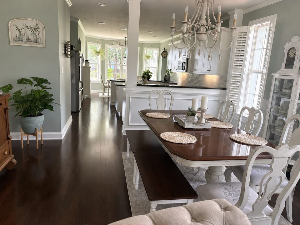 Open floor plan dinning room , seating for 6-8