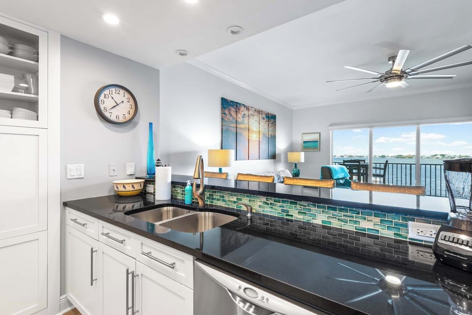 Full kitchen