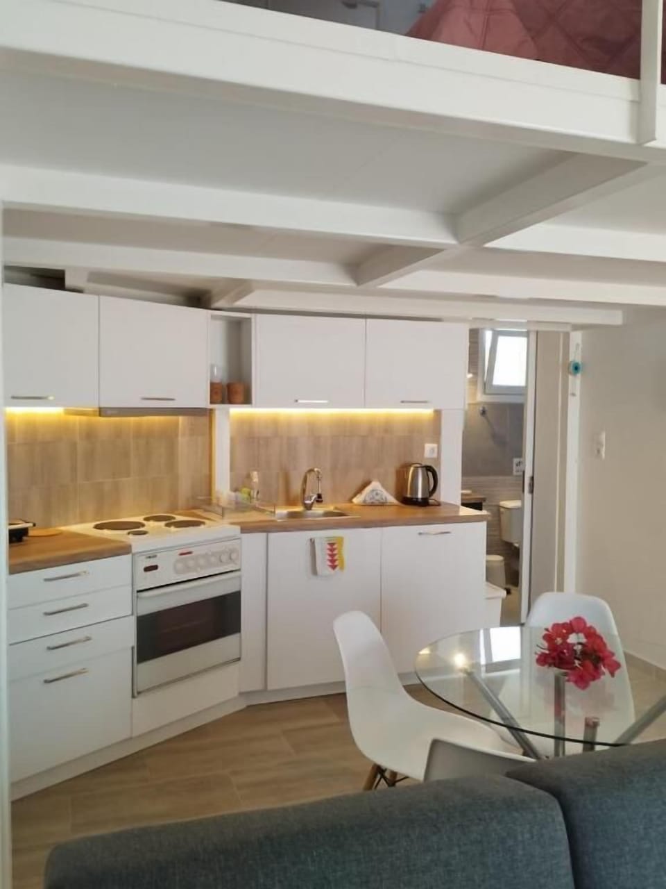 Deluxe Apartment, City View | Private kitchen | Fridge, oven, stovetop, cookware/dishes/utensils