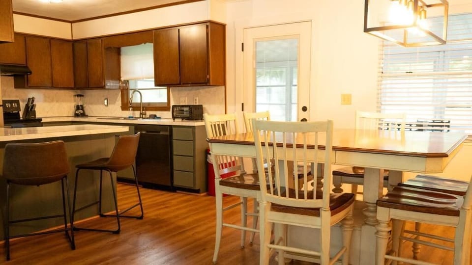 Deluxe House, Patio | Dining