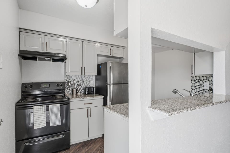 Family Apartment | Private kitchen | Fridge, microwave, oven, stovetop