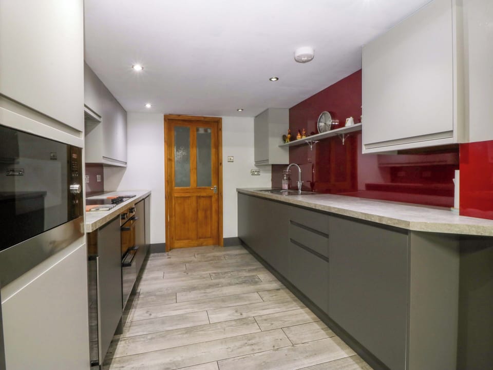 Dishwasher, cookware/dishes/utensils