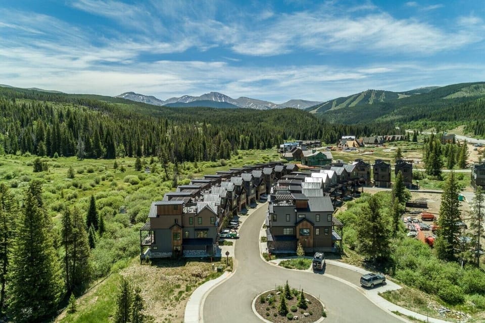 Spectacular location just steps to downtown