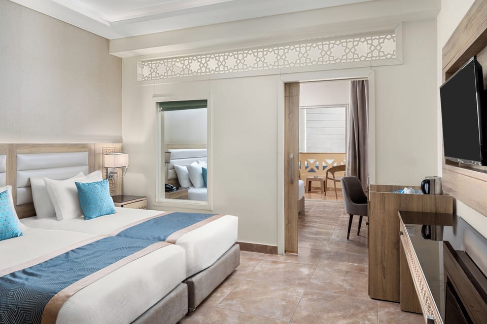 Hypo-allergenic bedding, minibar, in-room safe, desk