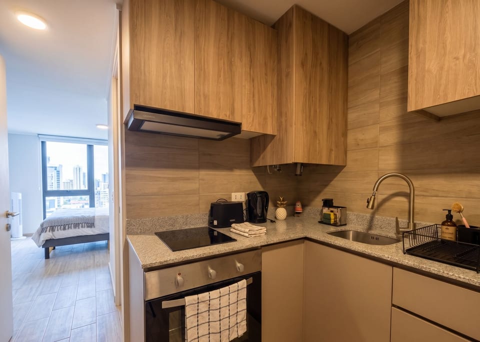 Studio | Private kitchen | Fridge, microwave, oven, cookware/dishes/utensils