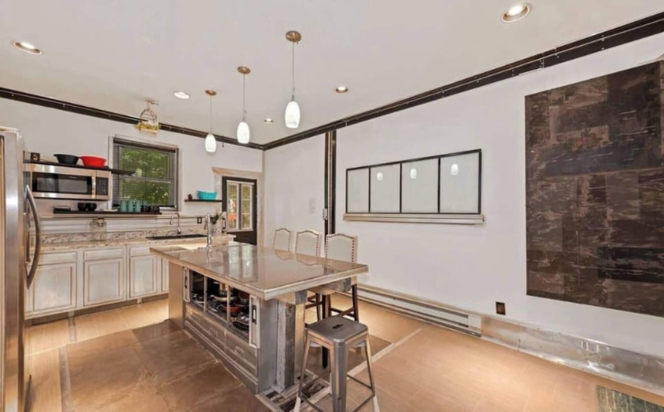 House, 4 Bedrooms, Smoking, Fireplace | Interior