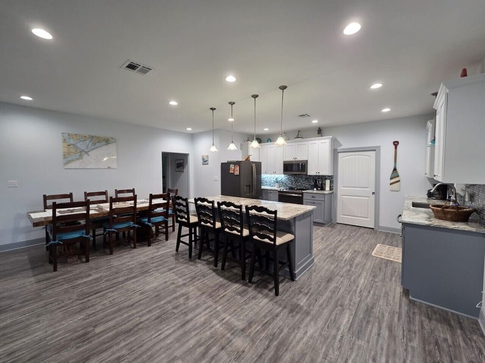 kitchen & dining