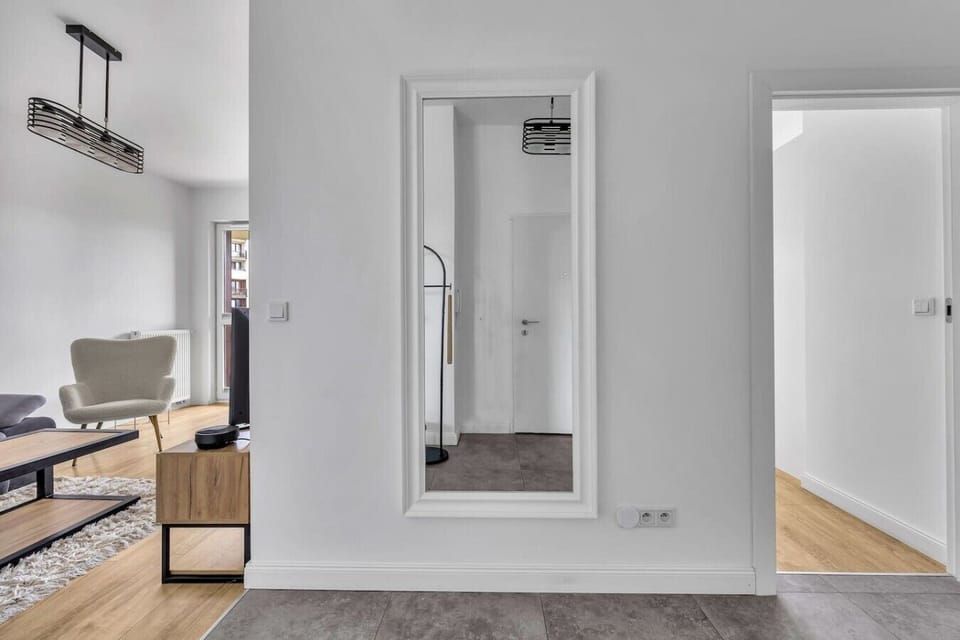 Apartment for 4 persons near Airport | Book Now with RENTUJEMY.COM