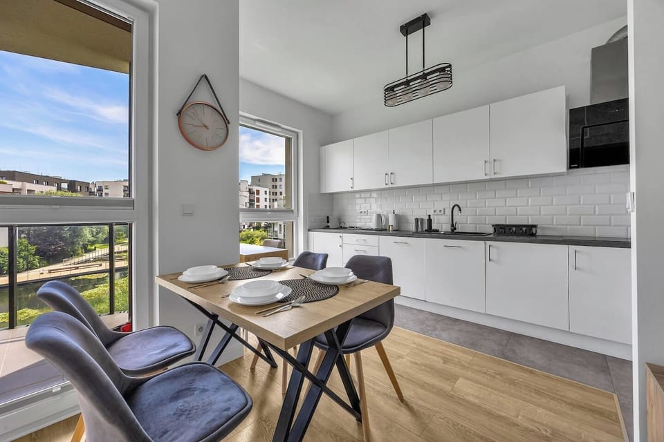 Apartment for 4 persons near Airport | Book Now with RENTUJEMY.COM