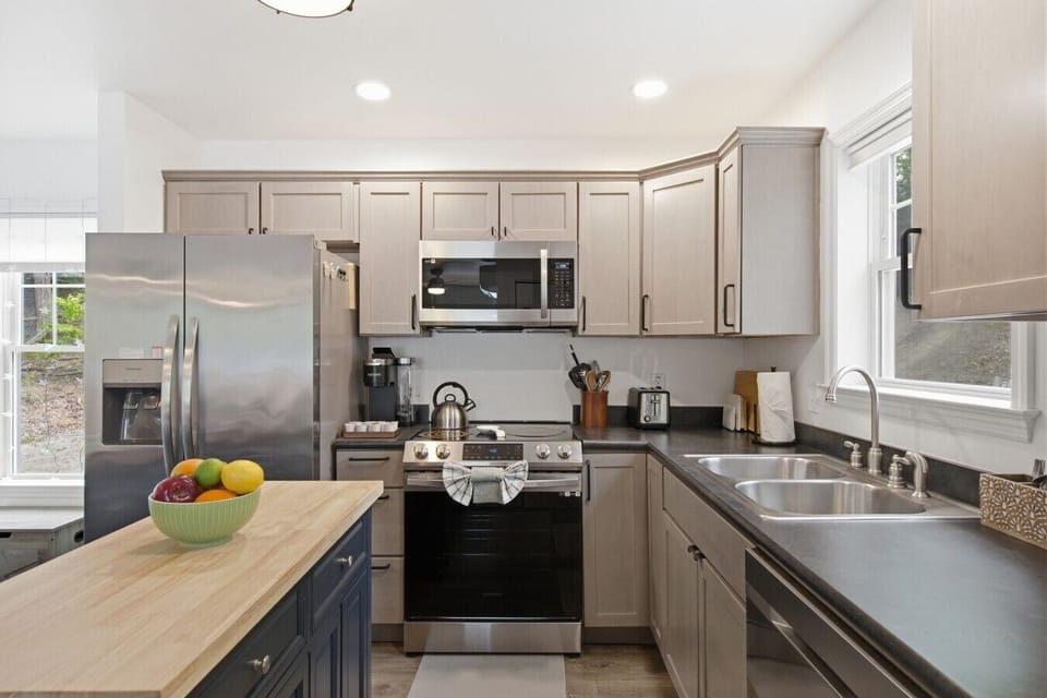 Bright, contemporary kitchen with everything you need to cook and connect.