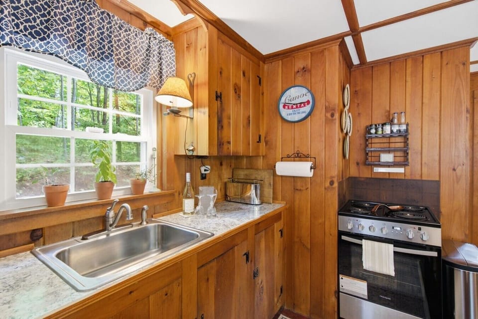 Well-equipped kitchen for easy meals and morning coffee