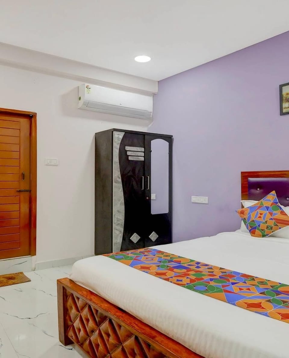 Deluxe Double Room, City View | Desk, laptop workspace