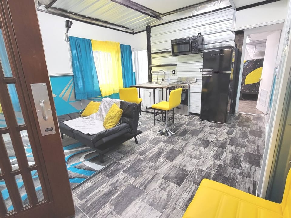 Apartment, 1 Bedroom, Smoking, Fireplace | Interior