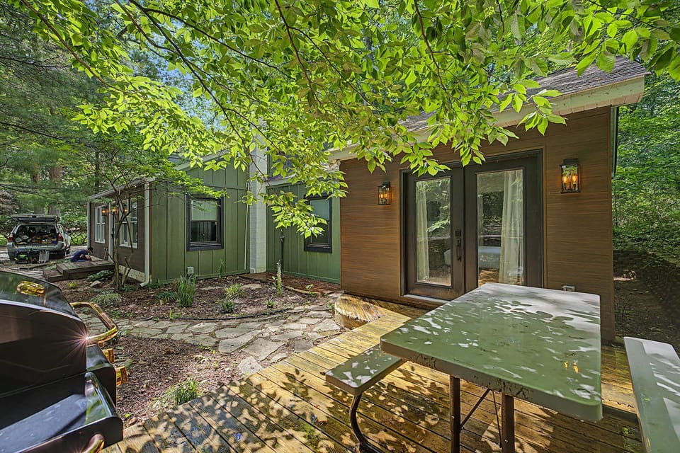 Outdoor dining space makes cookouts and meals easy in Harbert.