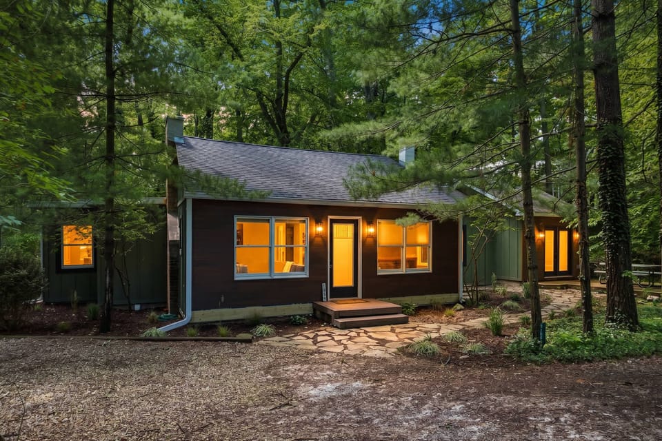 A quiet Harbor Country escape just a 5 minute walk to Harbert Beach.
