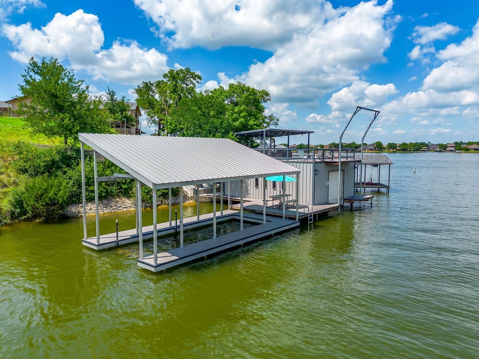 Big covered boat slip, can tie your boat to the outside of it