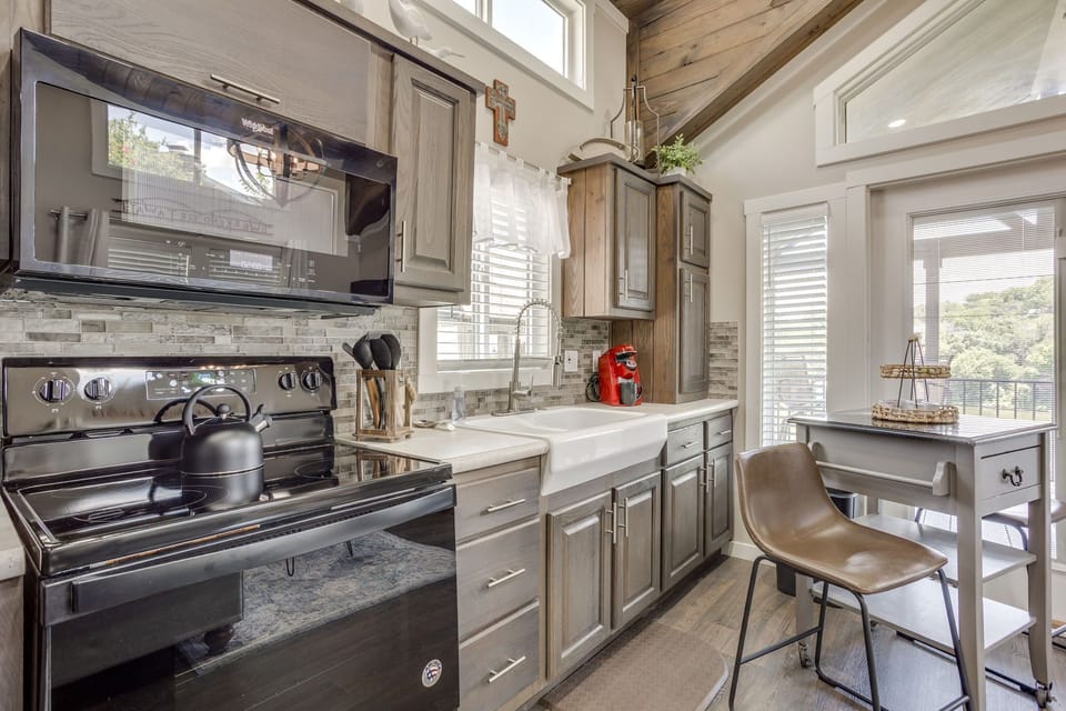 Full kitchen with a farmhouse sink and breakfast bar and all the pots / pans you'll need