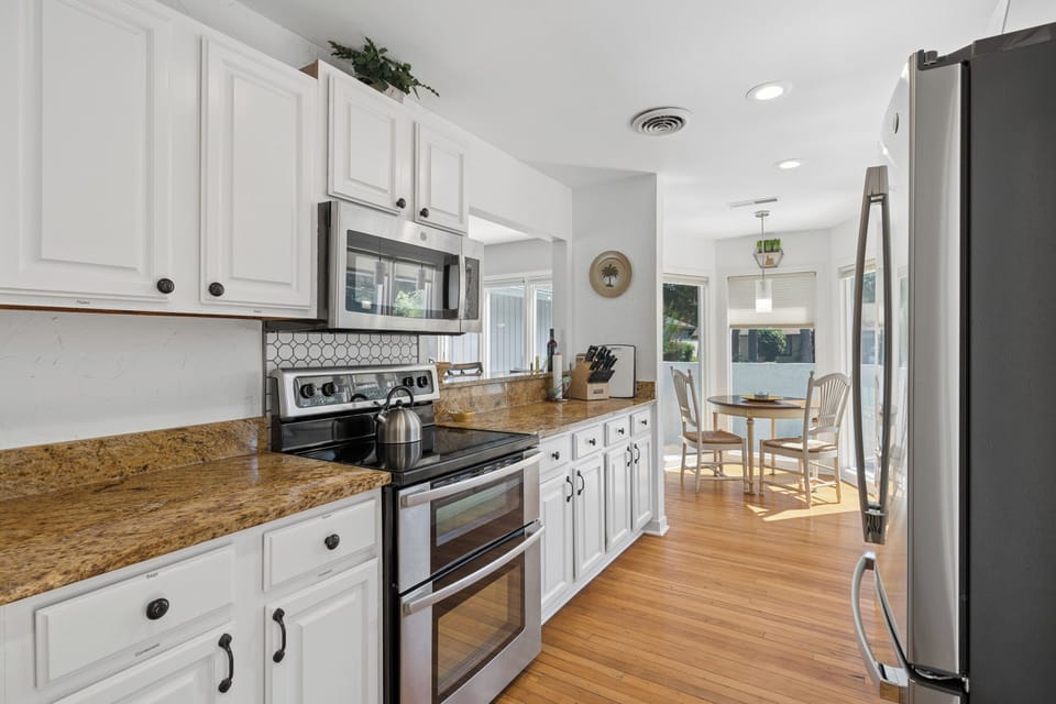 Fully equipped galley kitchen 