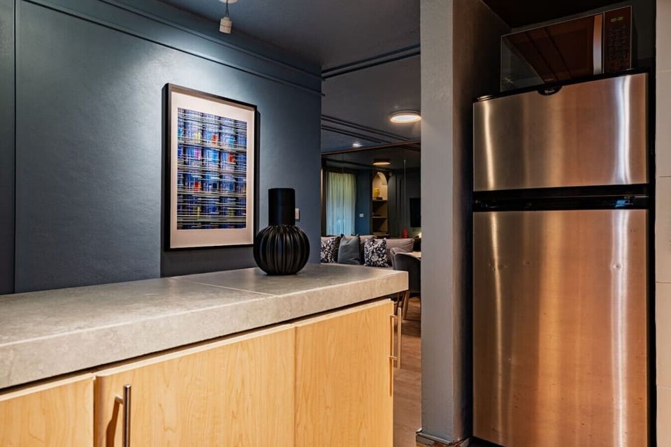 Convenient kitchen area to prepare meals at home!