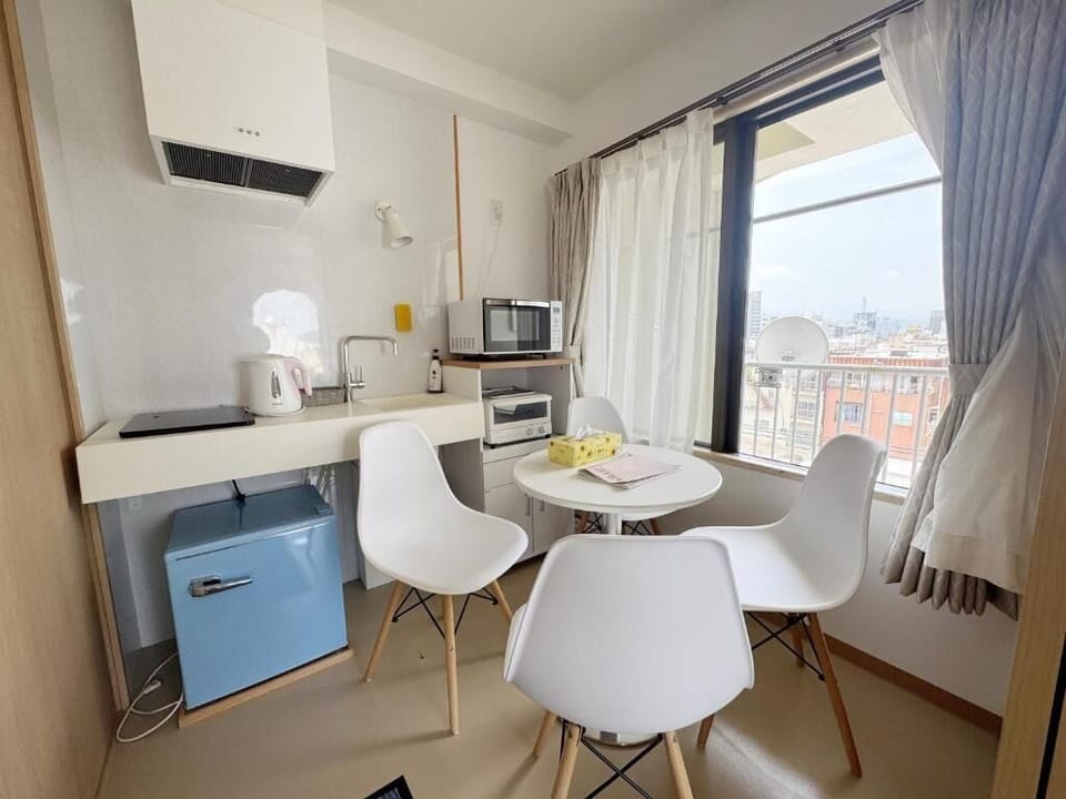 Standard Quadruple Room, Non Smoking, Private Bathroom | Dining