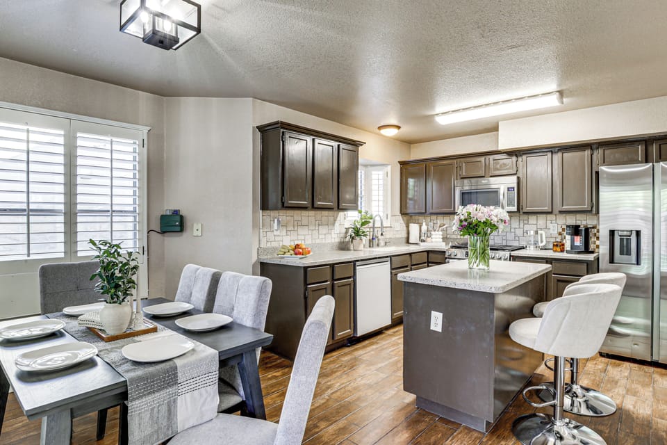 Eat-In Kitchen | 1st Floor