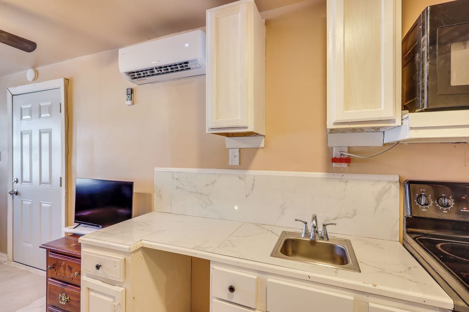 Kitchen | Stove/Oven | Microwave | Drip Coffee Maker