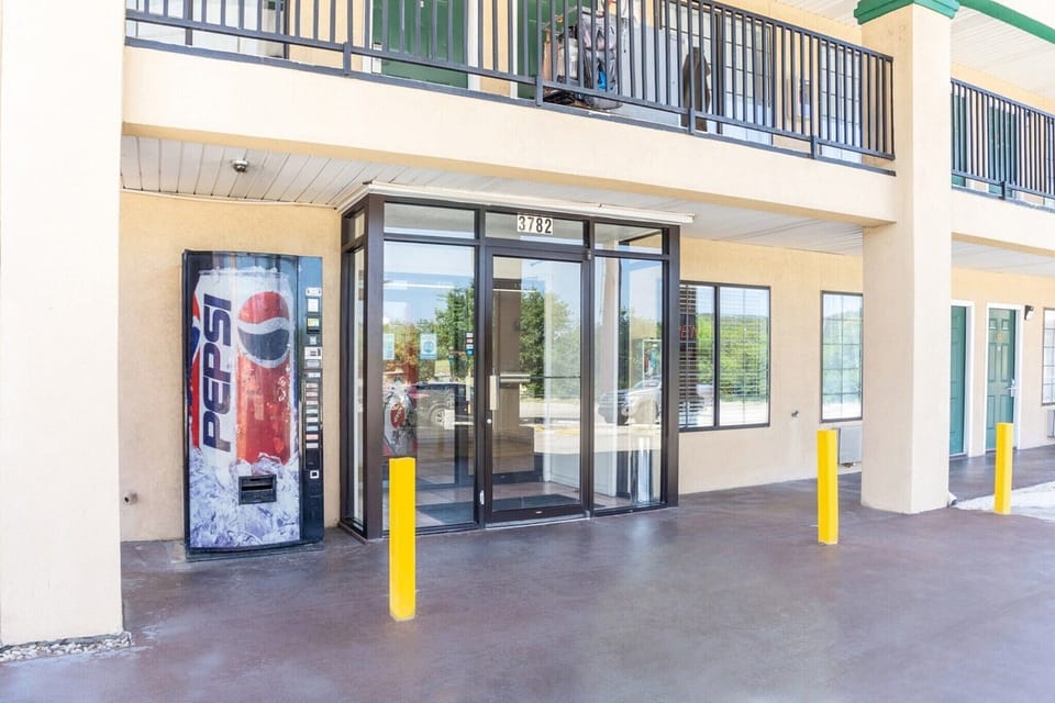 Entrance / Reception