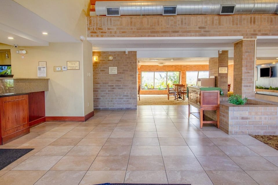 Entrance / Reception