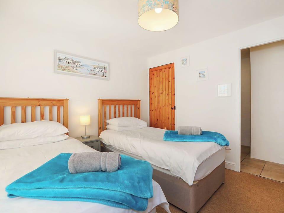 Twin bedroom | Willow - North Hill Cottages, Barnstaple