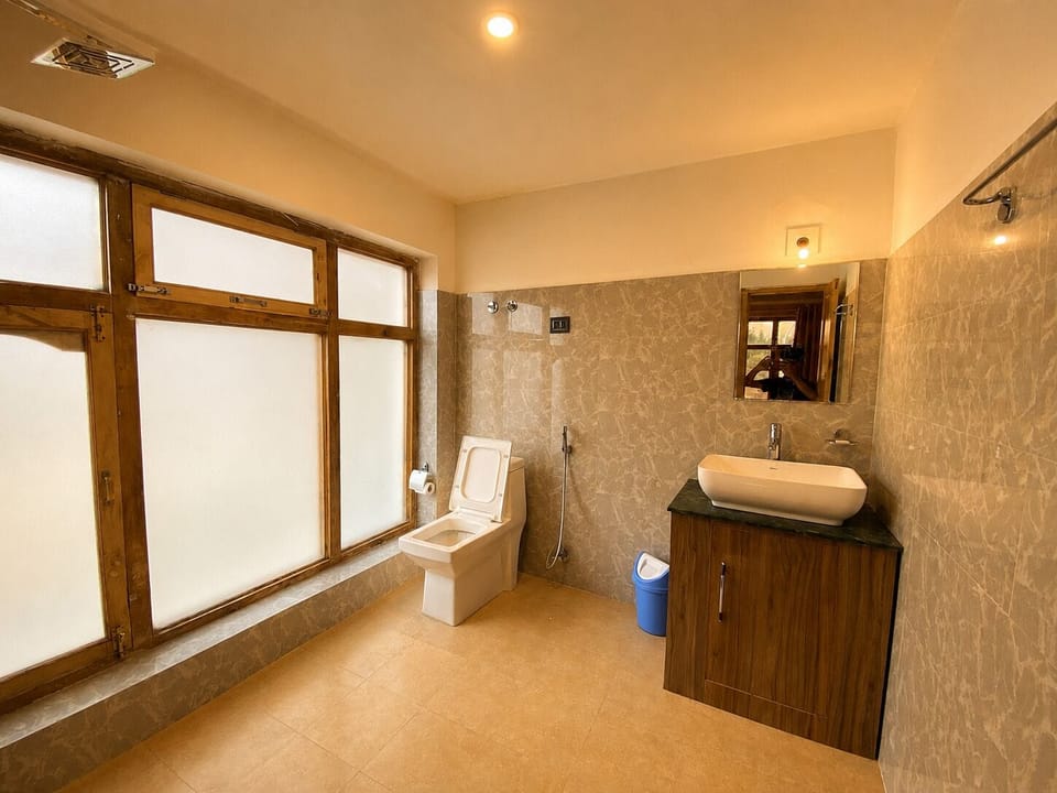 Double Room, Balcony, Mountain View | Bathroom