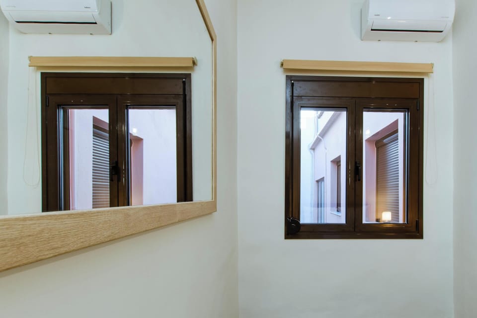 Comfort Apartment | Blackout drapes, iron/ironing board, WiFi (free)